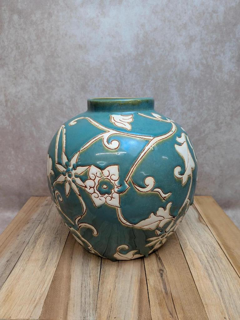Vase boule vintage turquoise décor floral en relief