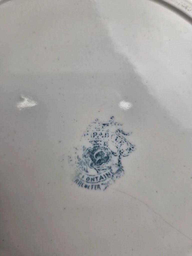 Grand plat rond en terre de fer Clairefontaine modèle Pompadour 33 cm