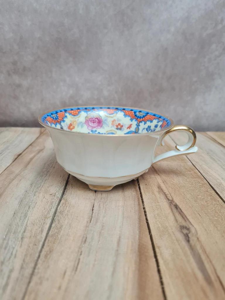 Tasse ancienne porcelaine Kpm Berlin années 1920 décor floral doré