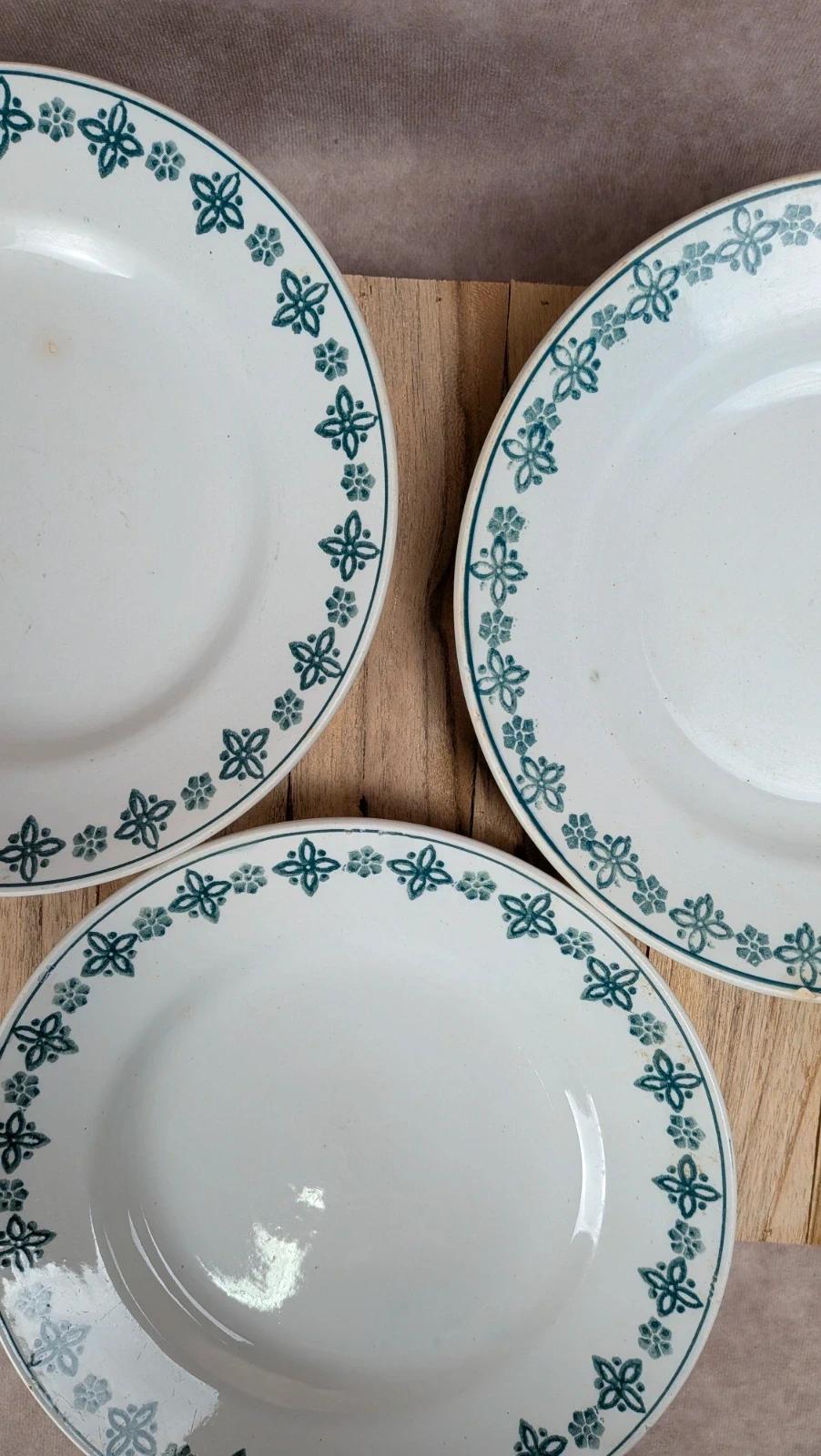 Lot 3 assiettes anciennes St Amand décor vert