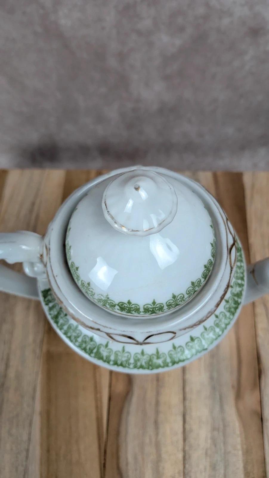 Théière anglaise ancienne en porcelaine décor vert