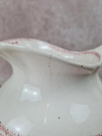 Ancien pot à eau, Au Planteur de Caïfa, Terre de Fer, décor Guirlande