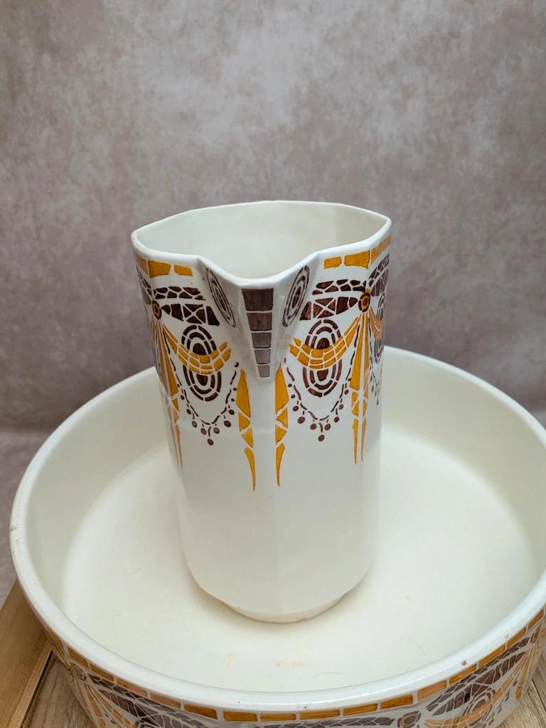 Ensemble de toilette ancien terre de fer Hbcm Thérèse broc bassine Art déco