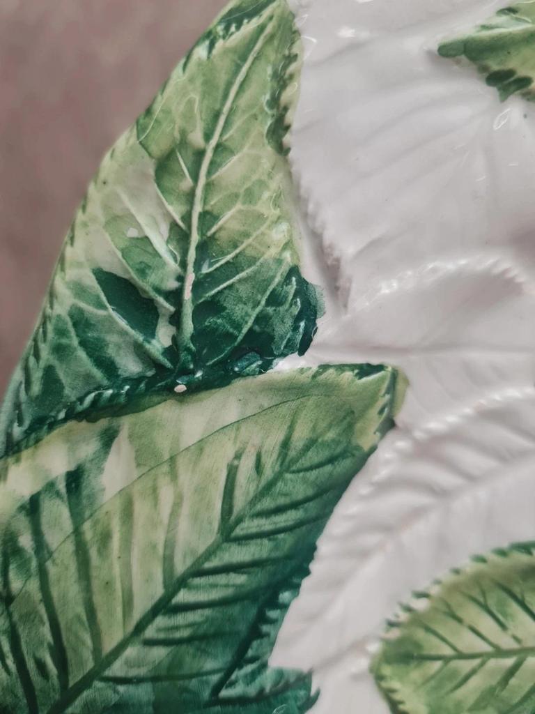 Assiette barbotine vintage décor prunes – relief feuillage 🌿🍑