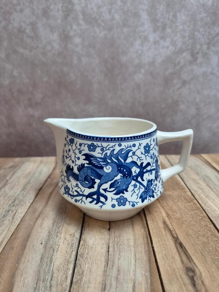 Petit pot à lait Boch Frères – La Louvière modèle Dragon – décor bleu – Belgique vintage