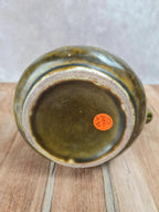 Pichet vintage faïence vert olive & intérieur turquoise – attribué à Onnaing