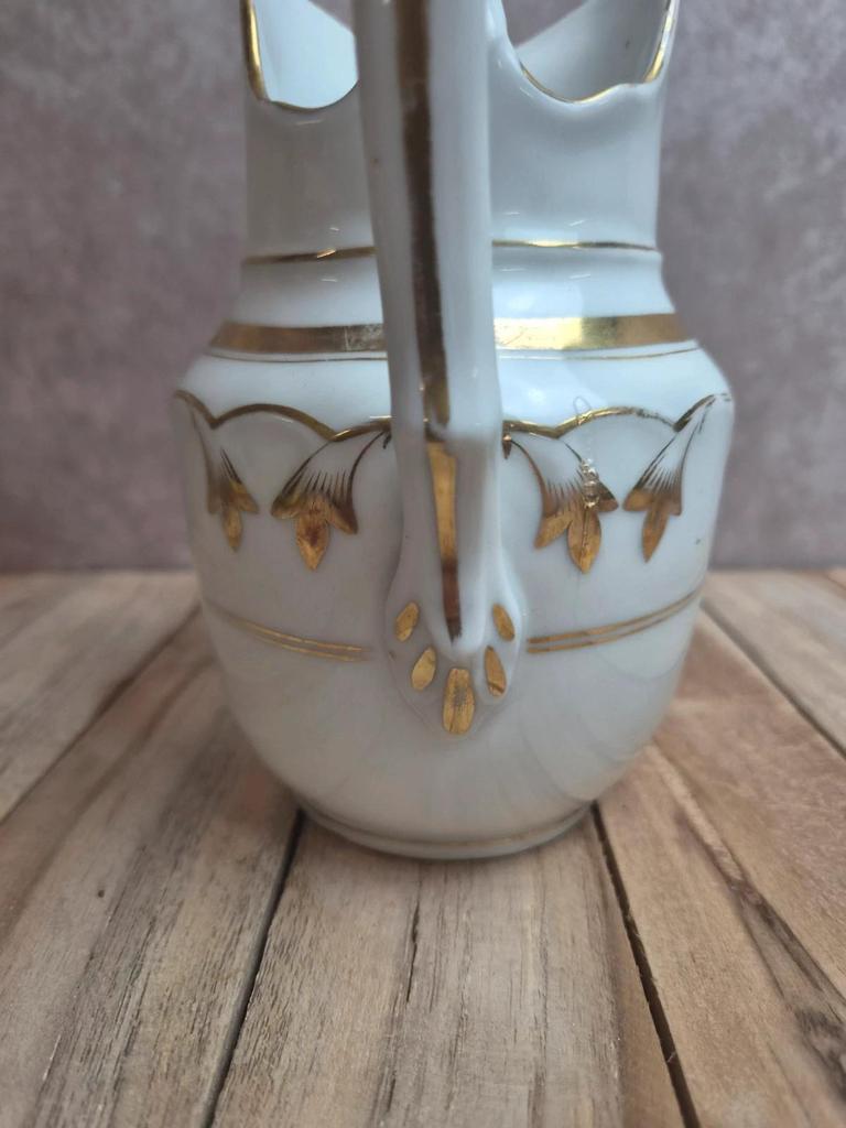 Petit pichet / pot à lait en porcelaine de Paris Xixe – décor doré