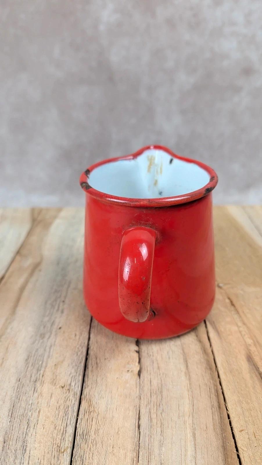 Petit pot verseur émaillé rouge – Kockums Sweden 7 cm