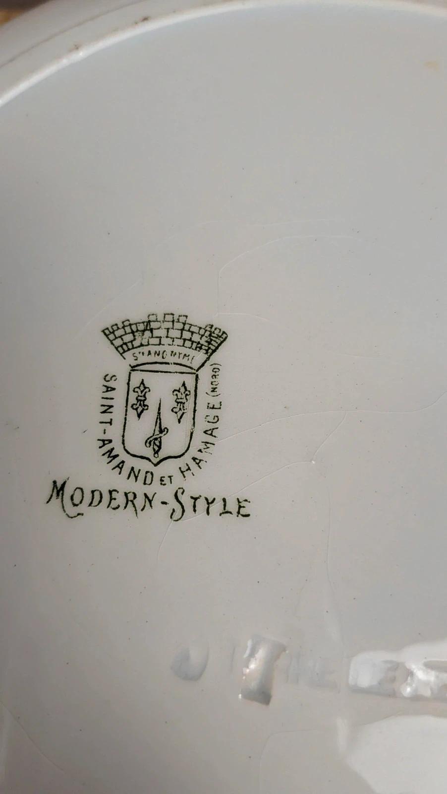 Grand plat creux Saint-amand & Hamage – modèle Modern-style en terre de fer