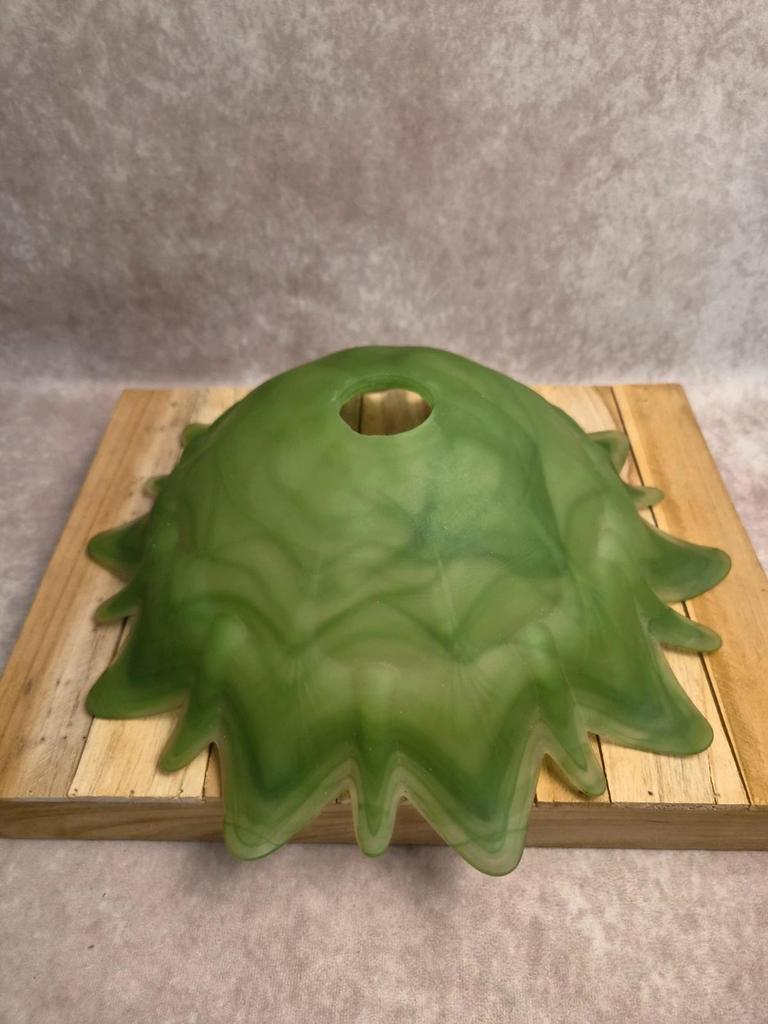 Grand abat-jour vintage en verre marbré vert – forme fleur étoilée – 35 cm