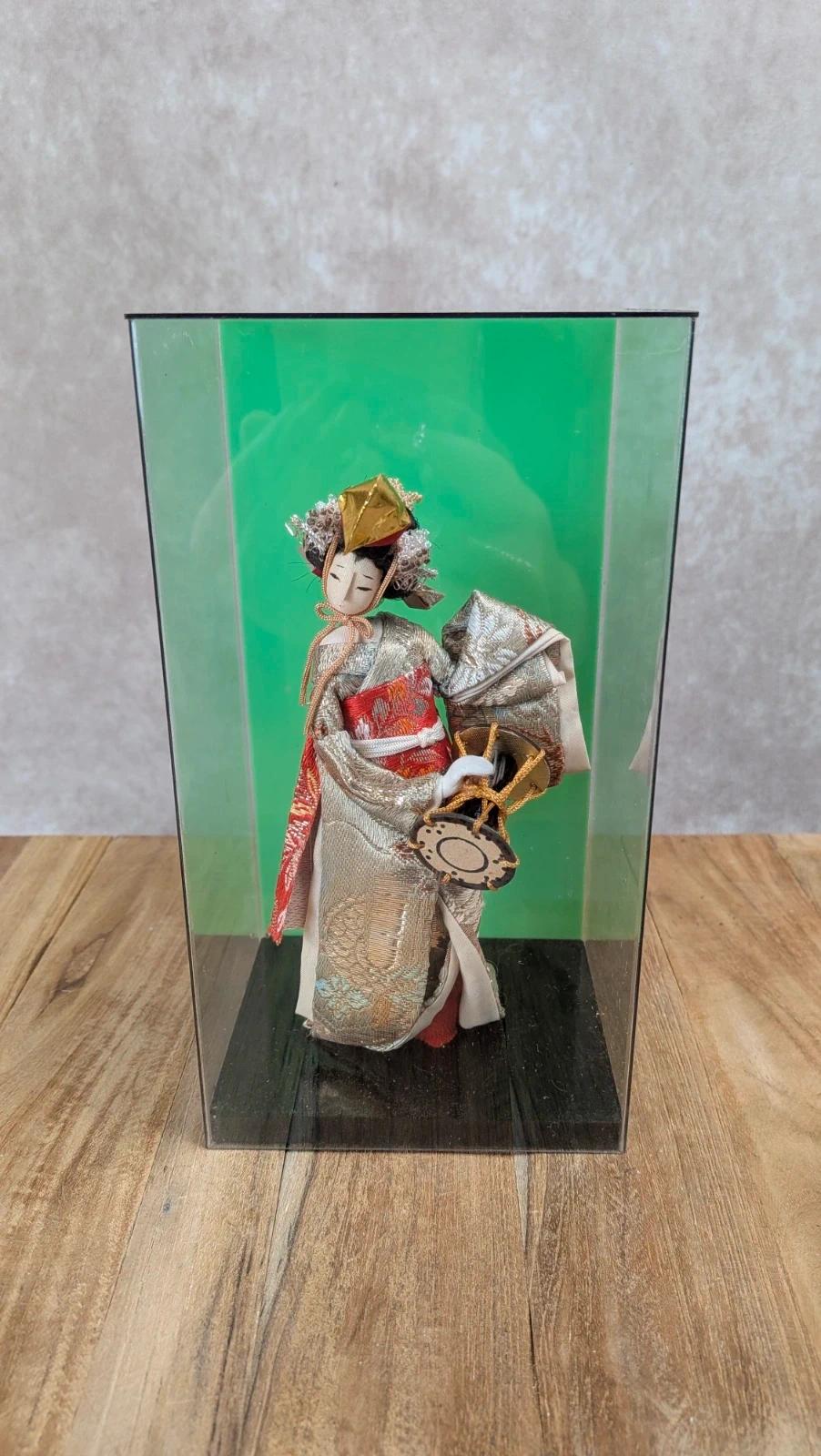 Poupée japonaise traditionnelle en boîte – Made in Japan