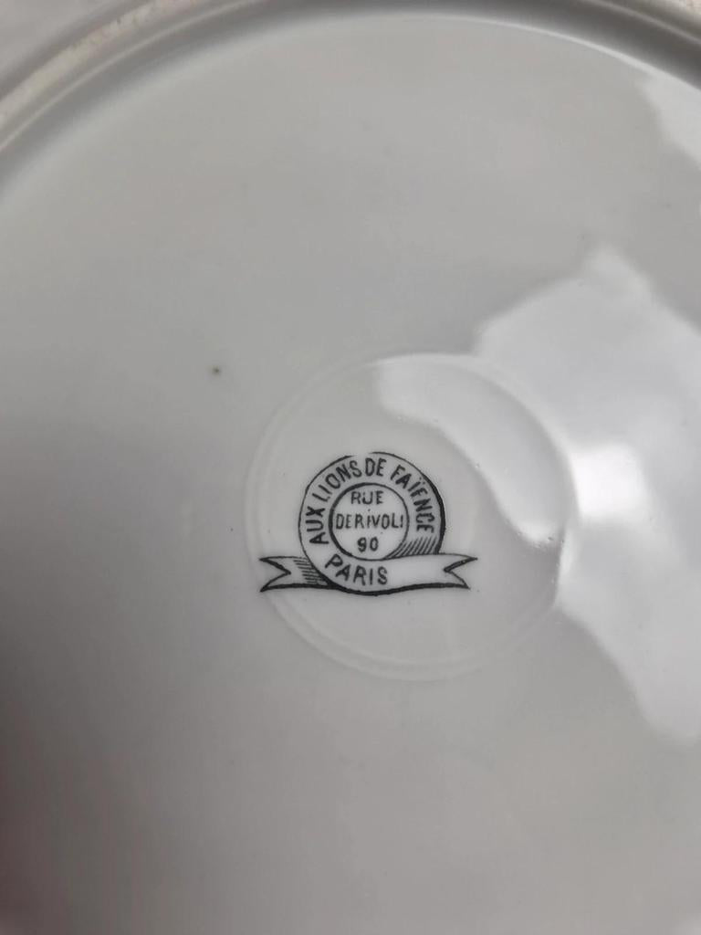 10 assiettes anciennes en porcelaine – Aux Lions de Faïence Paris – Xixe