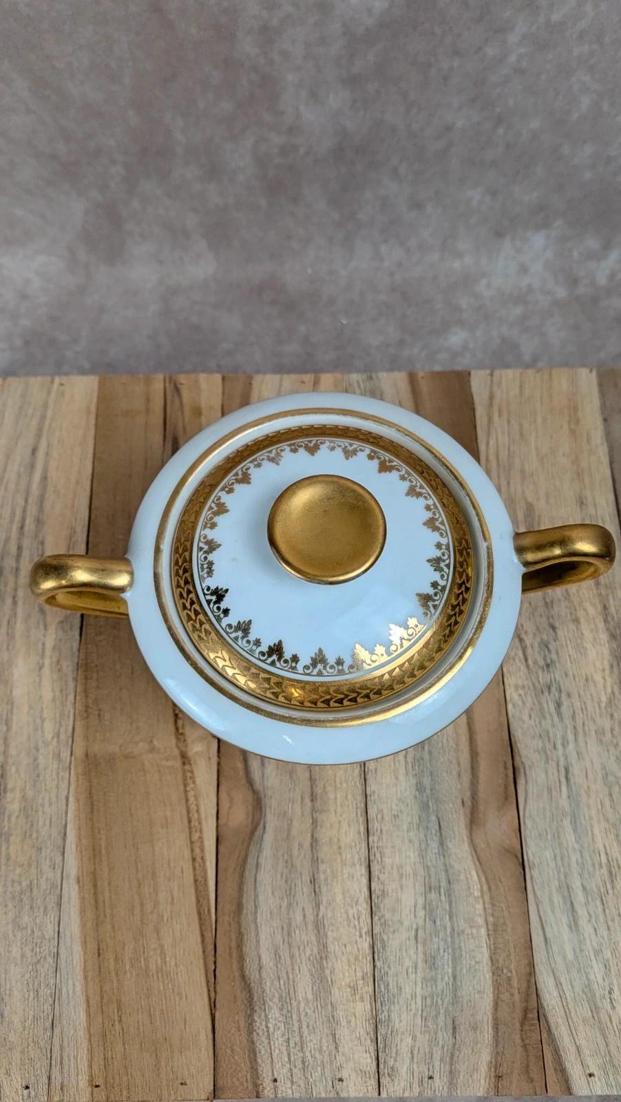 Sucrier ancien en porcelaine de Limoges – décor doré élégant