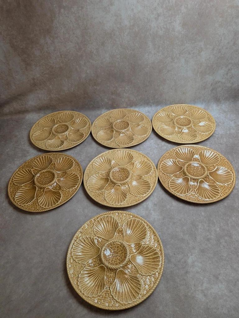 Lot de 7 assiettes à huîtres Longchamp barbotine coquillages vintage