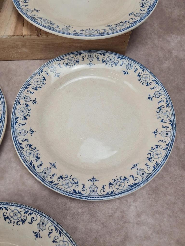 Lot de 7 assiettes plates anciennes Creil et Montereau. Service La Vallières, 23 cm