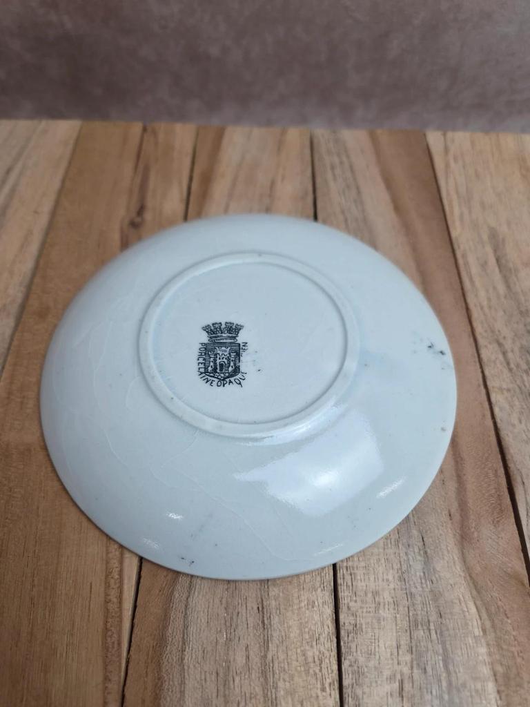 Tasse et soucoupe anciennes Gien – terre de fer – décor floral doré