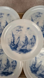 Charmant lot de 5 assiettes Arcopal décor “bateaux” bleu