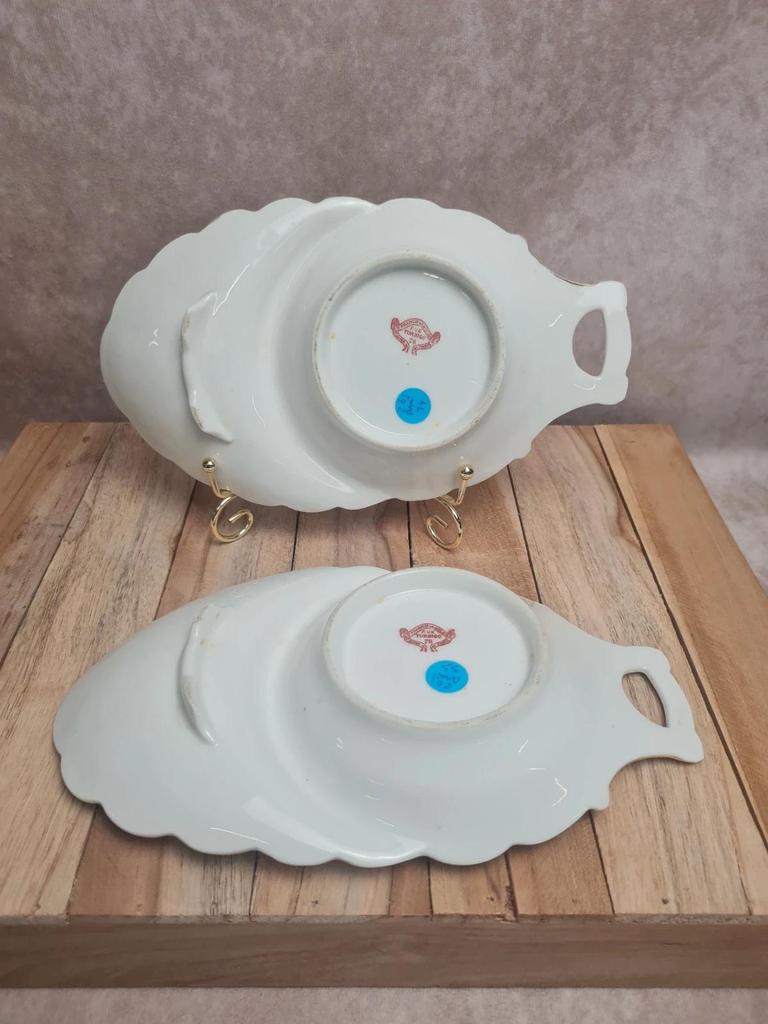Lot de 2 sous-tasses anciennes porcelaine fine Franco-anglaise Paris décor fleuri doré égoïste