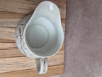 Ancien broc de toilette porcelaine de Paris Xixe décor doré