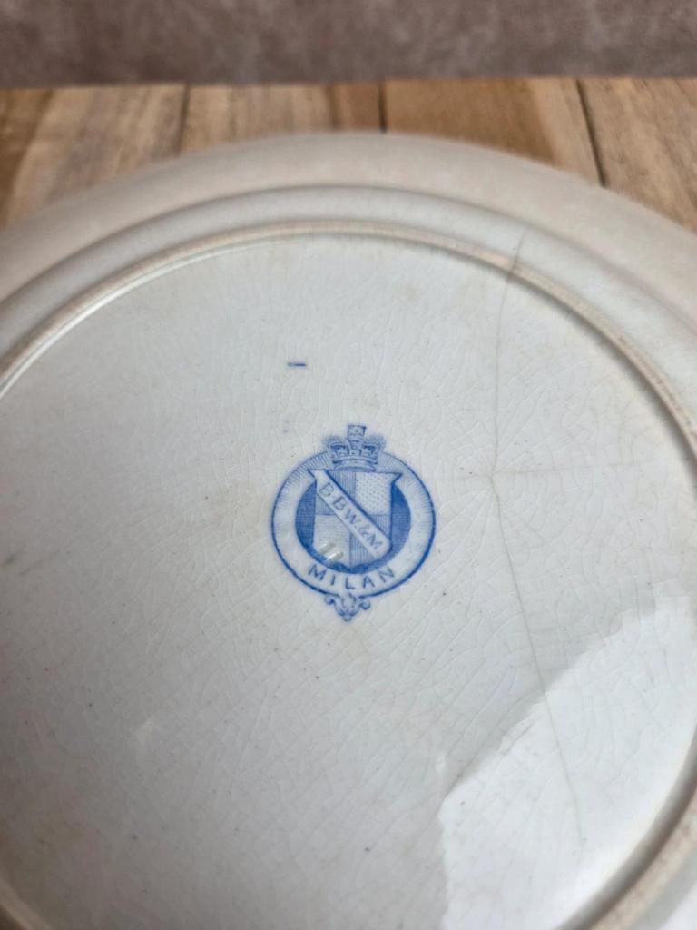 Grande assiette creuse ancienne anglaise B.p.w.&m. Milan – Terre de fer