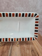 🧼 Ancien porte-peigne ou vide-poches en faïence blanche à décor géométrique noir et ocre