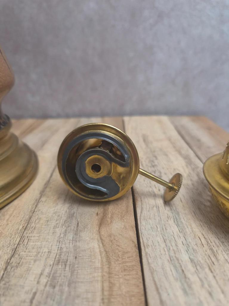 Lampe à pétrole ancienne en faïence décor oiseau et insectes fin Xixe