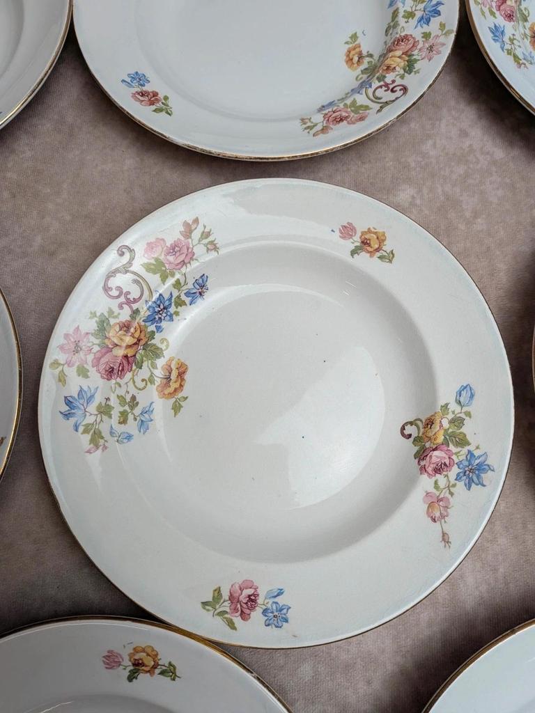 Lot de 8 assiettes creuses anciennes Faïencerie d’onnaing