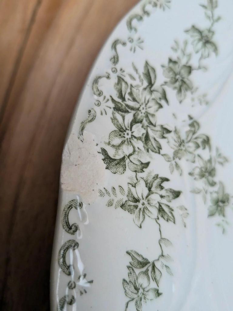Lot de 4 assiettes plates anciennes Terre de fer Saint-amand Lebacqz & Bouchart – Watteau