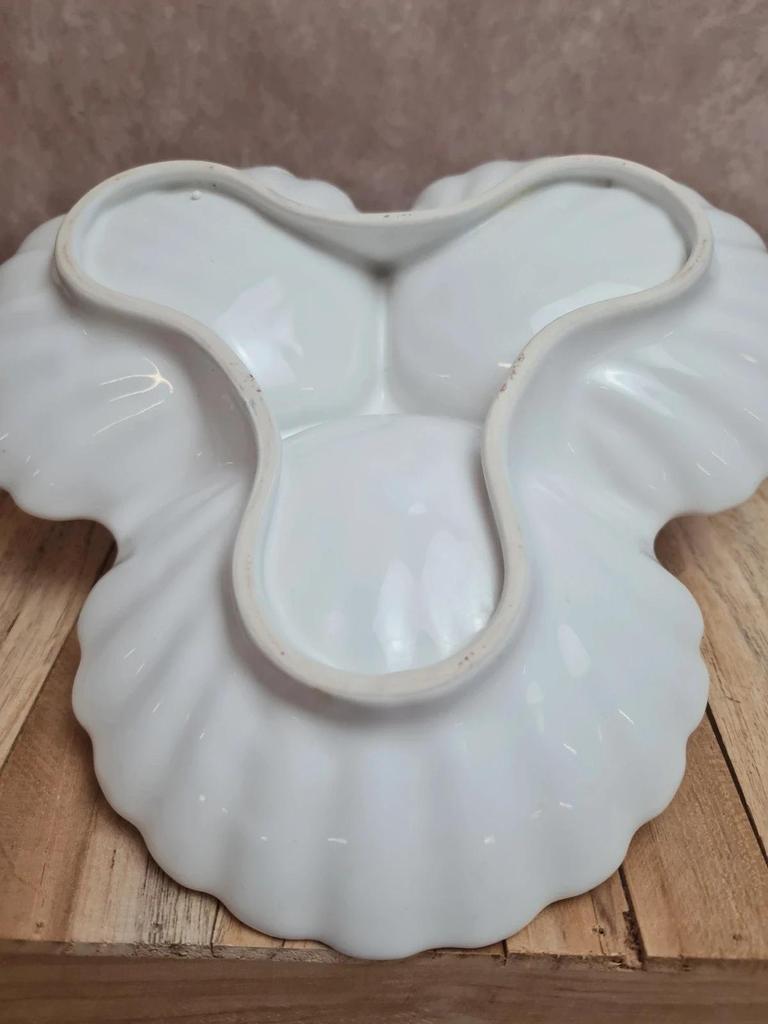 Présentoir ancien 3 compartiments coquille en porcelaine blanche