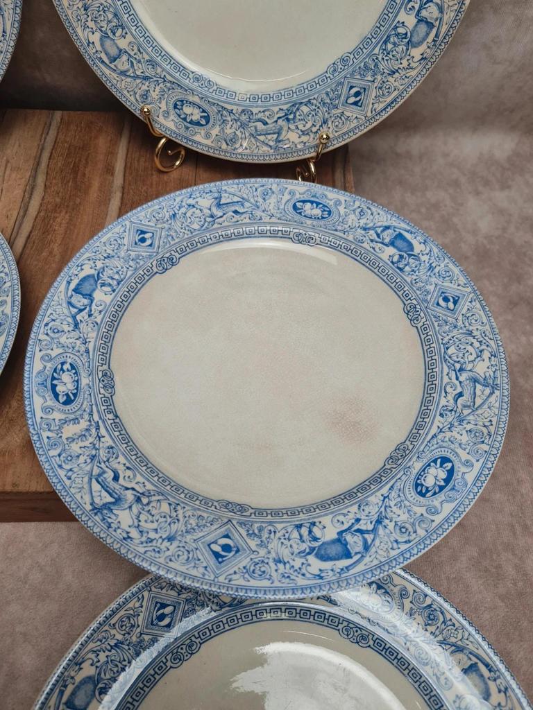 Assiettes terre de fer anglaises 1872 💙 Émile Bourgeois Grand Dépôt Paris – décor bleu rare – lot 8