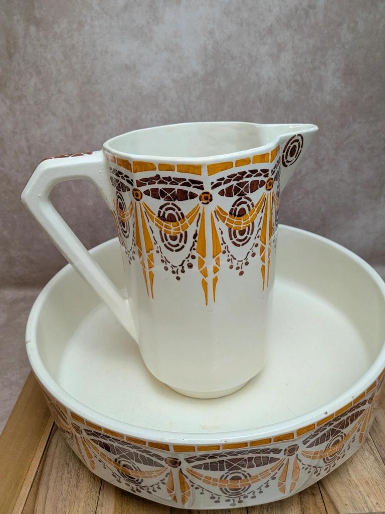 Ensemble de toilette ancien terre de fer Hbcm Thérèse broc bassine Art déco