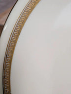 Lot de 2 assiettes anciennes en porcelaine de Limoges – Frises dorées