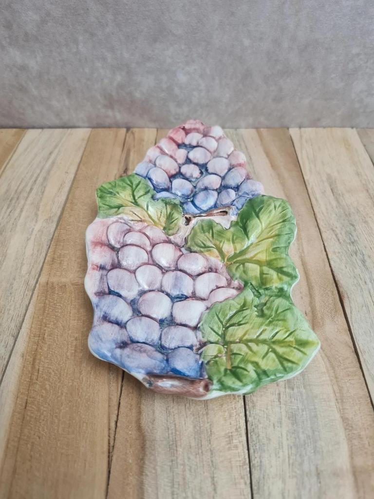 Ravier ancien en barbotine décor raisin 🍇 feuille – Portugal