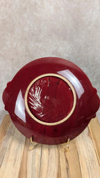 Plat en céramique rouge Art déco – Relief géométrique