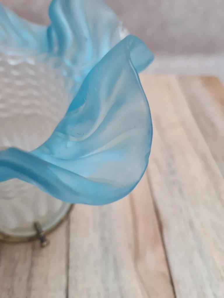 Abat-jour ancien en verre dépoli aux délicats bords bleus 💙