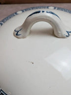 Soupière ancienne en terre de fer Salins – Modèle Saïda – Décor bleu