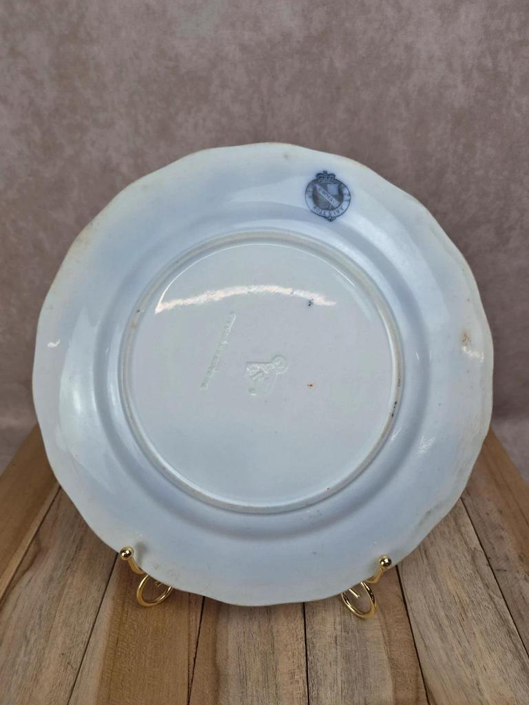 Assiette ancienne anglaise Bwm & Co – modèle Rose & Ivy – registre 1868 – décor bleu noir