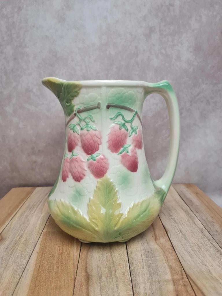 Pichet barbotine Saint-clément décor fraises 🍓 | pièce ancienne