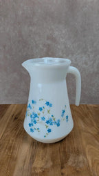 Pichet Arcopal vintage – modèle Myosotis – fleurs bleues