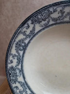 Assiette creuse ancienne en terre de fer Nimy – modèle Guirlande bleu