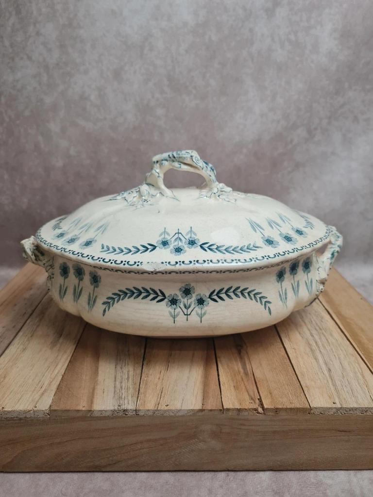 Soupière terre de fer ancienne décor bleu floral modèle Julien attribuée Grand Dépôt Paris