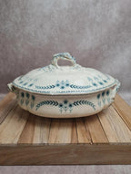 Soupière terre de fer ancienne décor bleu floral modèle Julien attribuée Grand Dépôt Paris