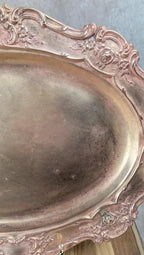 Plateau ovale ancien en métal argenté patiné – esprit Rocaille