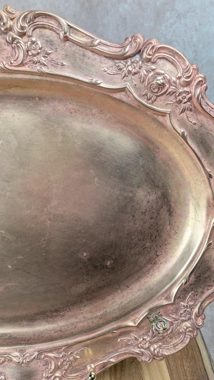 Plateau ovale ancien en métal argenté patiné – esprit Rocaille