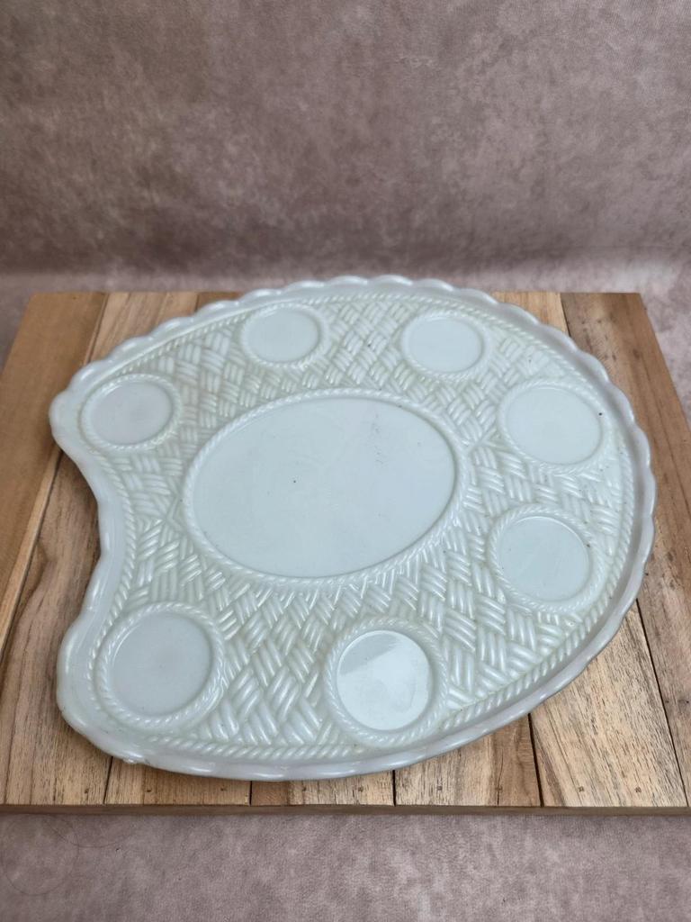Service à œufs ancien Vallérysthal en opaline – poule et 6 coquetiers