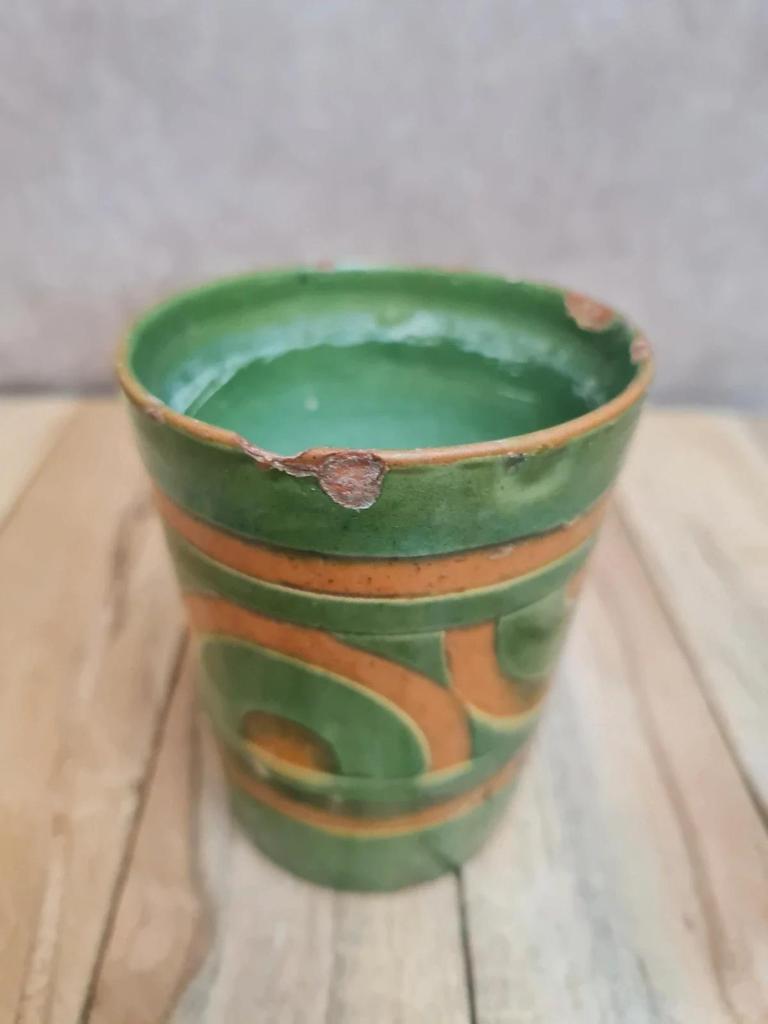 Vase / gobelet Art Déco Satre & Vallin “nillavertas” céramique émaillée verte & ocre