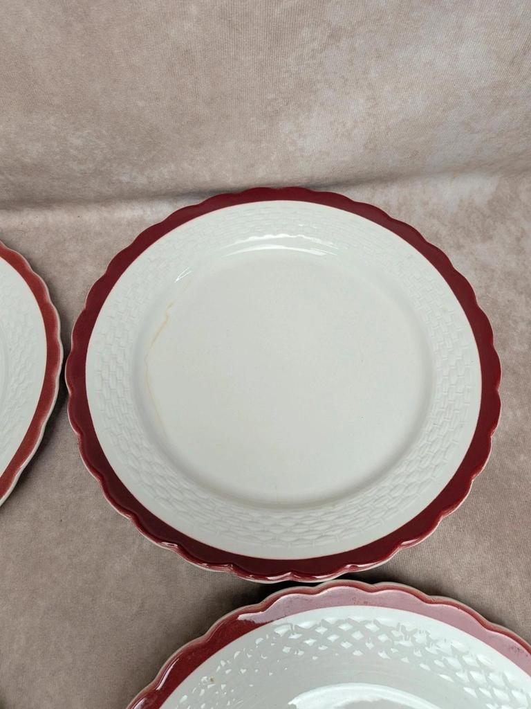 Lot de 4 grandes assiettes anciennes faïence liseré rouge festonné