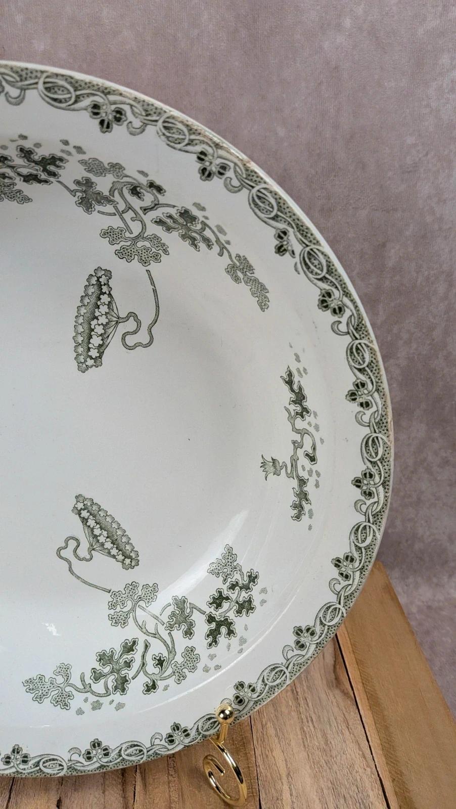 Grand plat creux Saint-amand & Hamage – modèle Modern-style en terre de fer
