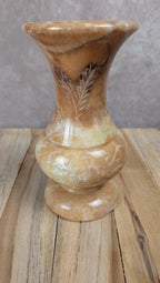 Vase décoratif en onyx gravé