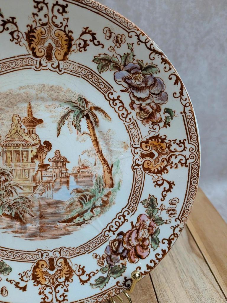 Assiette ancienne Terre de fer Longwy modèle Cyprus – Décor japonisant floral